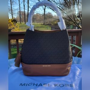 Michael Kors Kip LG bucket bag NWT